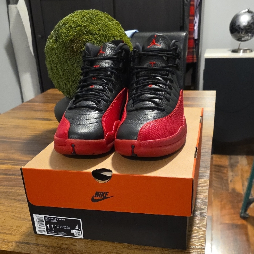 Nike Air Jordan Men's Black and Red Sneakers
